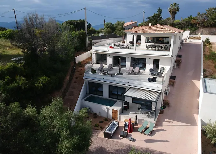 Piscine Privee 100m2 6 Pers Scandola Les Terrasses De Ruppione